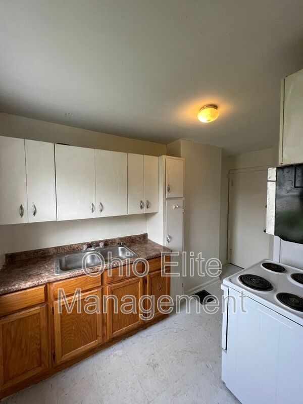 Building Photo - 1310 E 25th Ave