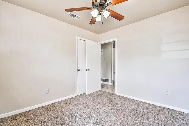 Building Photo - Come check out this great 3 bedroom 2 bathroom house located near Texas Tech!