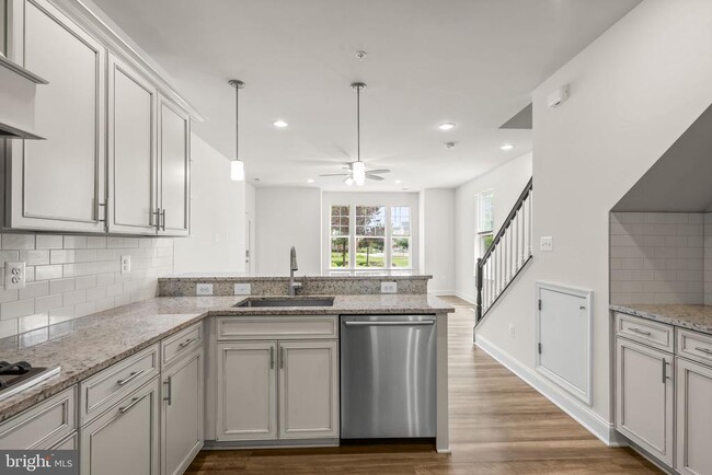 Building Photo - 7131 Beaumont Place