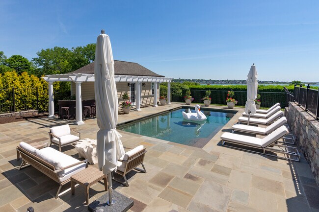 Building Photo - 3 Barclay Sq