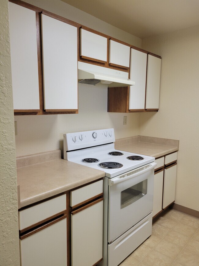 Building Photo - Oak Haven Plaza Apartments