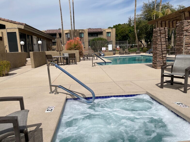 Building Photo - 3825 E Camelback Rd