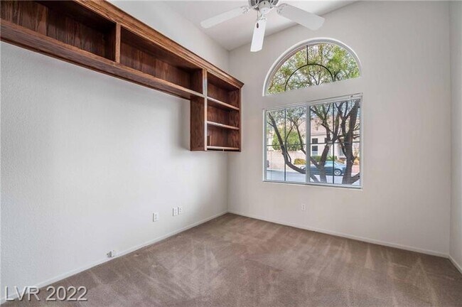 Building Photo - 8043 Shadowvale Dr