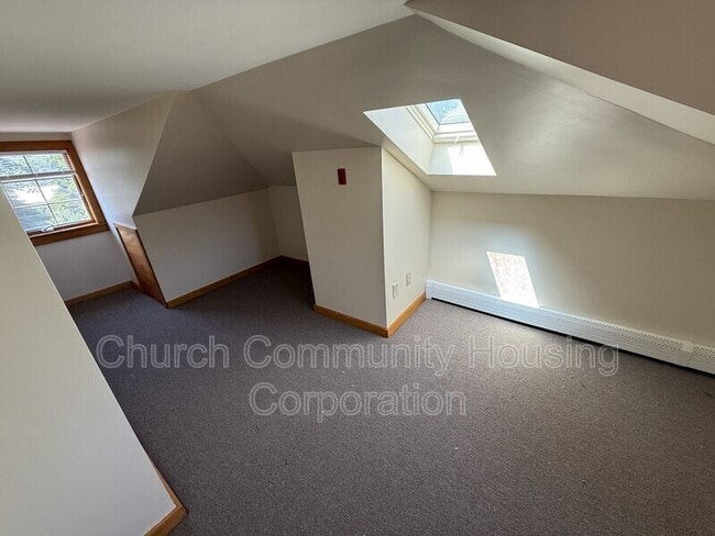 Building Photo - 171 Conanicus Ave