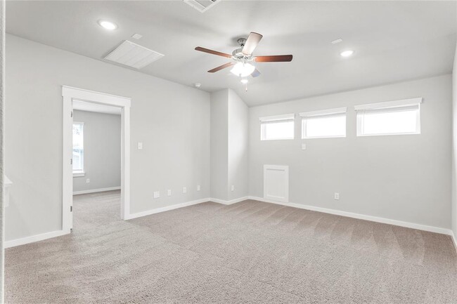 Building Photo - 2310 Calvert Dr