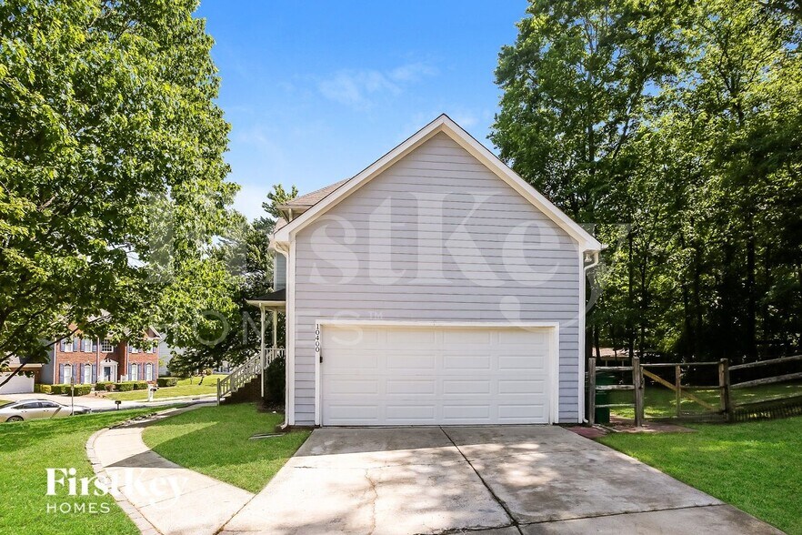 Building Photo - 10400 Hellebore Rd