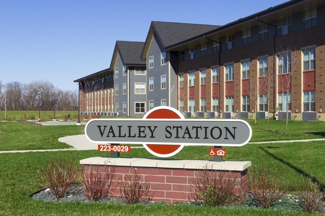 Primary Photo - Valley Station