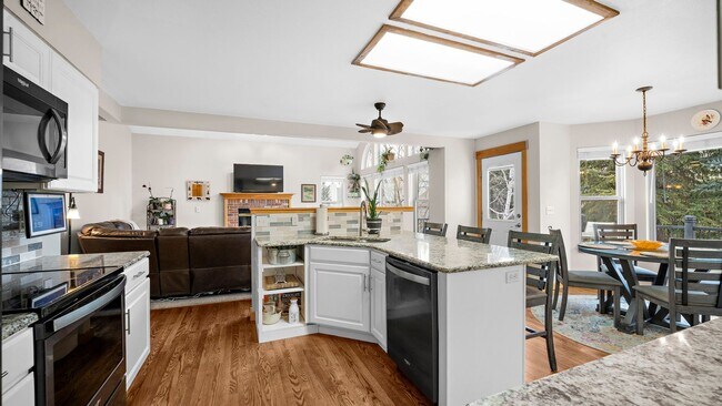 Building Photo - 15390 Paddington Cir