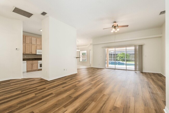 Building Photo - 2466 SE Renick Ave