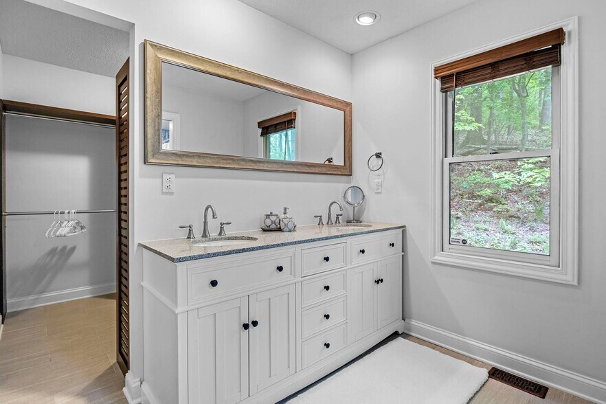 Building Photo - 154 Laurel Haven Rd