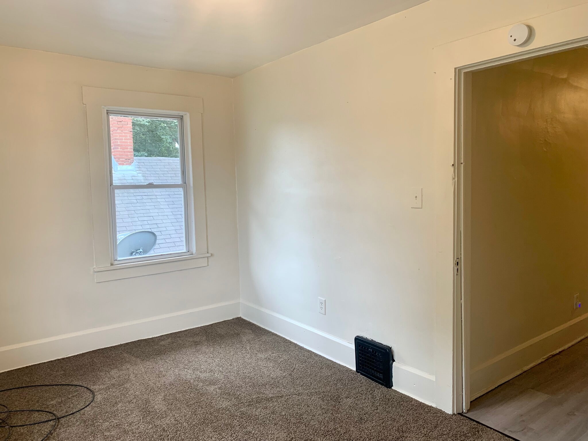 Building Photo - 1729 Edwards Ave NE