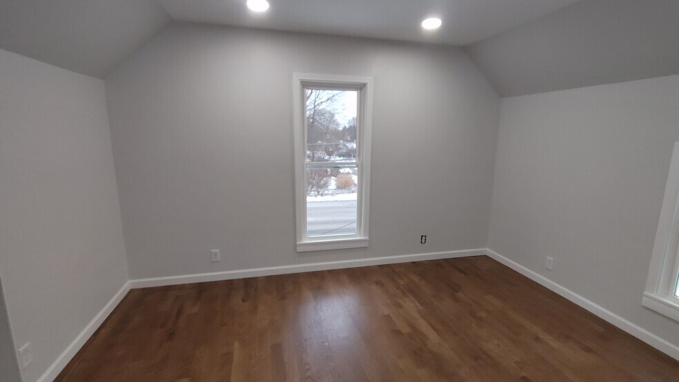 Building Photo - 223 Ash St