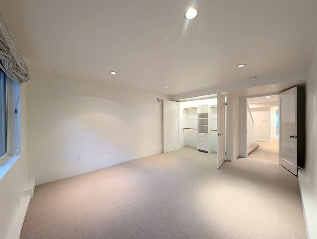 Building Photo - 10 Idalia Ct