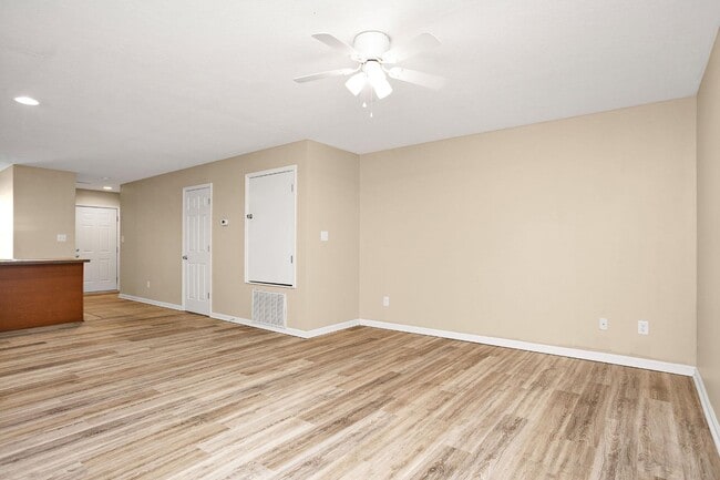 Building Photo - 6694 S Wilson Rd