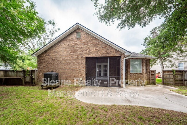 Building Photo - 1584 Kentwood Cir