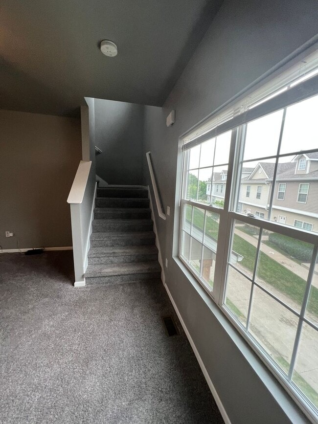 Building Photo - 2 Bedroom, 2.5 Bath Townhome