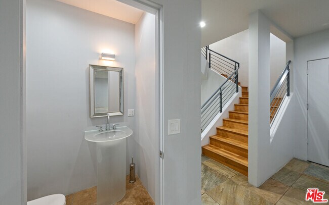 Building Photo - 143 Union Jack Mall