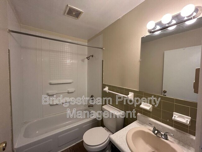 Building Photo - 4653 Wayne Meadows Cir