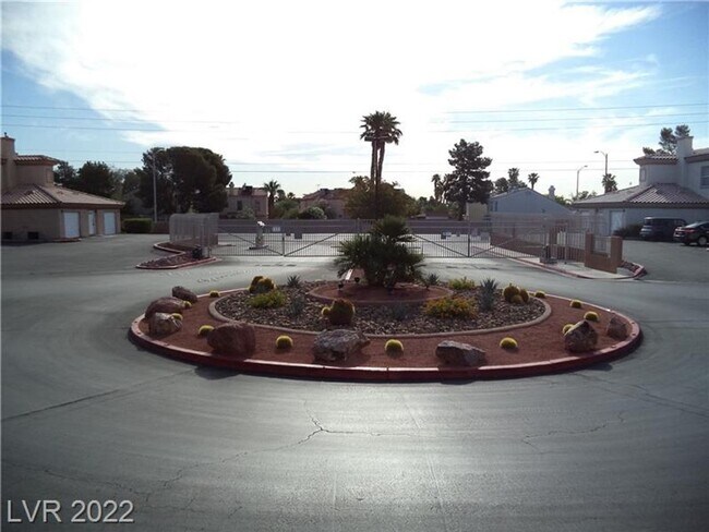 Building Photo - BEAUTIFUL FIRST FLOOR CONDO IN GATED COMMU...