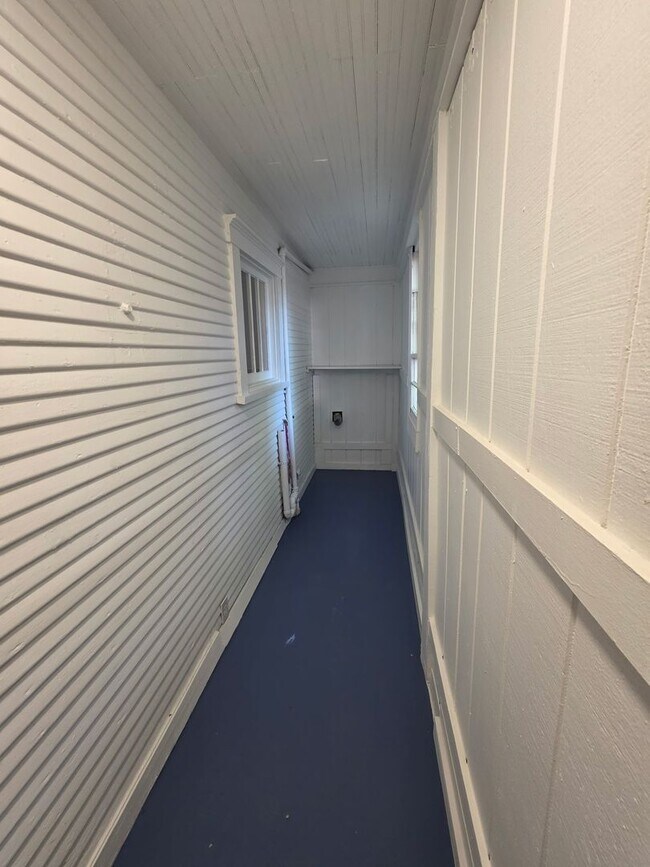 Building Photo - 3 br 1 bath house