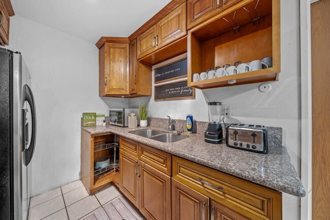 Building Photo - 2304 E 14th St