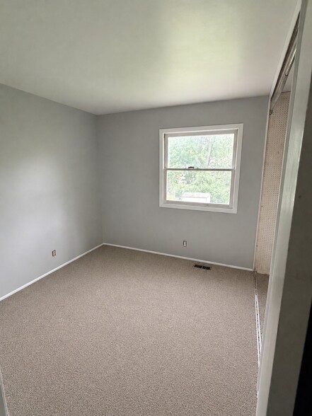 Building Photo - 5015 W Blackford Dr