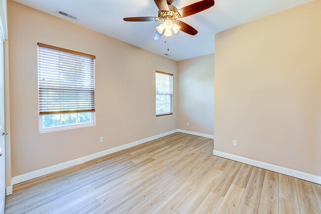 Building Photo - 1140 Collingwood Dr