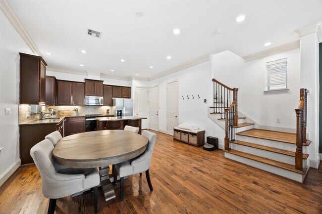 Building Photo - 8758 Kempwood Dr