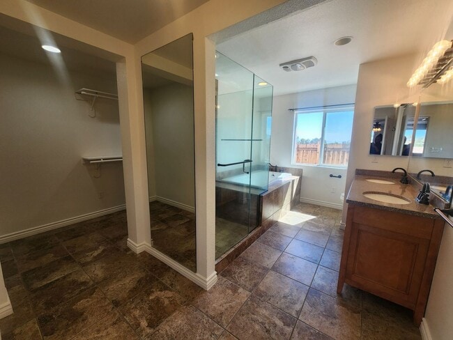 Building Photo - COMING SOON!! LARGE 3 bedroom home