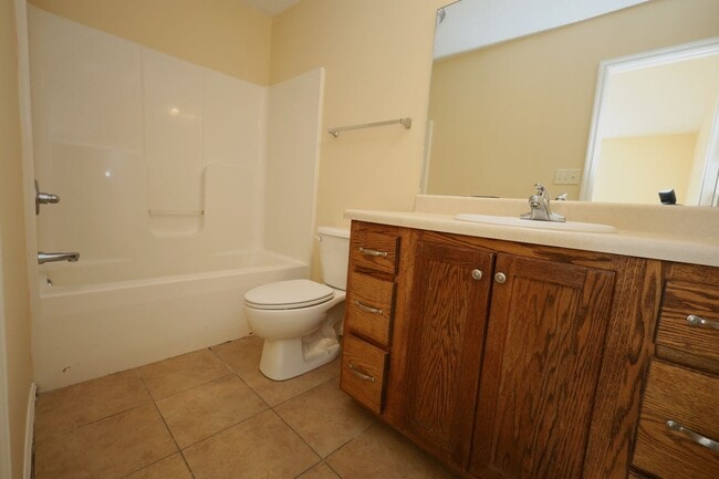 Building Photo - 1801 Chestnut Dr
