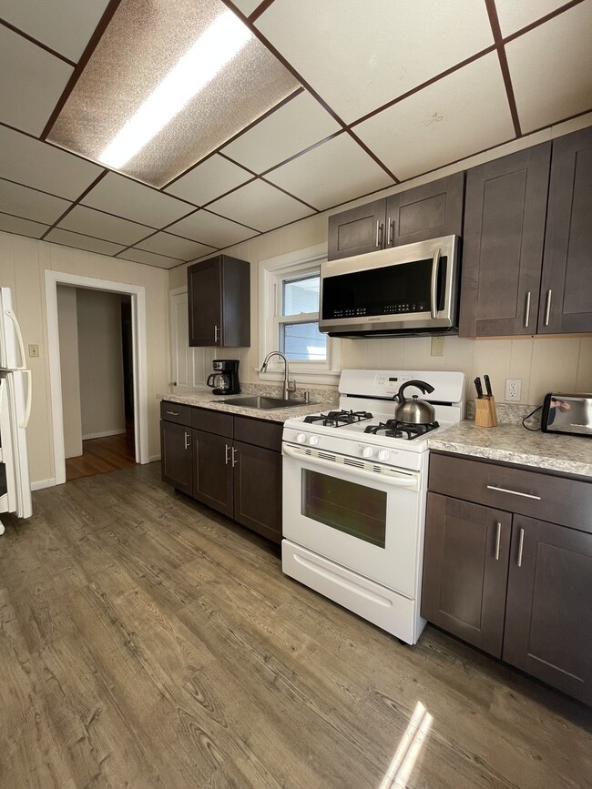 Building Photo - 1148 Memorial Ave