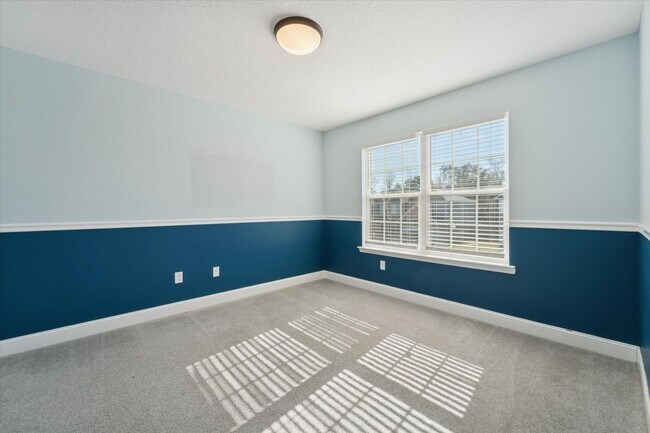 Building Photo - MOVE-IN READY! (Pet Friendly)