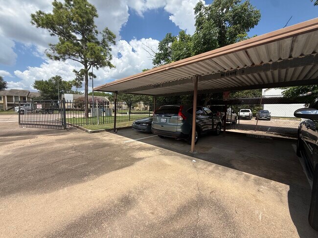 Building Photo - 10075 Westpark Dr