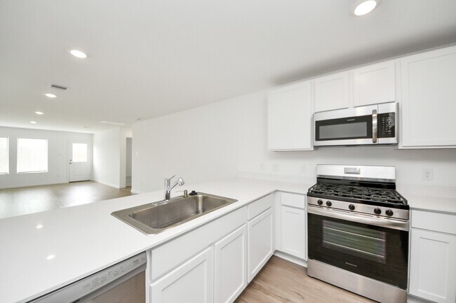 Building Photo - 3037 Pensacola Dr