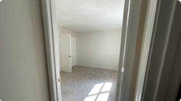 Building Photo - Room in Condo on Huntingdon Chase