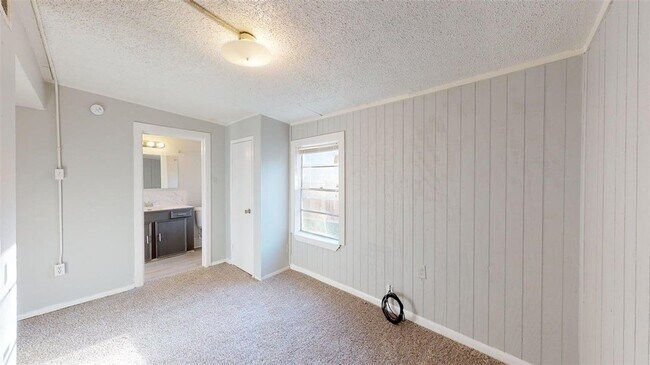 Building Photo - 4000 Margaret St