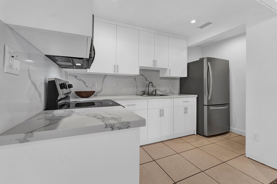 Building Photo - 361 SE 6th Ave