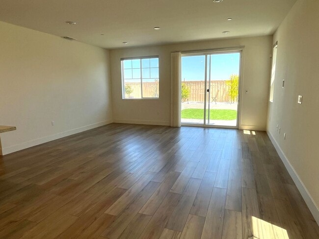 Building Photo - Move-In Special! Get 2 Weeks Free on Secon...