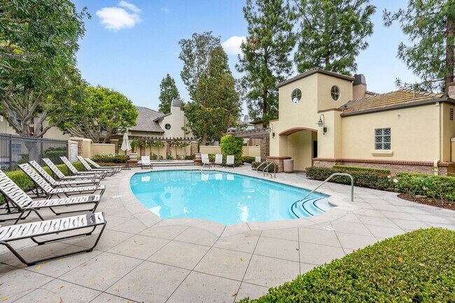 Building Photo - Newport Beach Townhome  for Lease