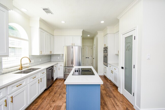 Building Photo - 22707 Ravens Lake