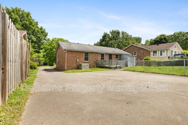 Building Photo - 3204 Blackwood Dr