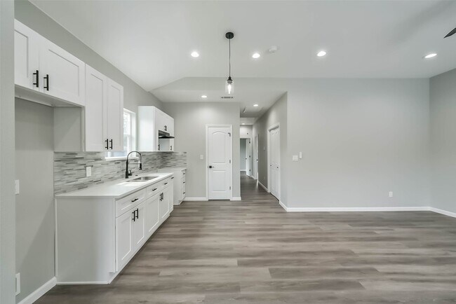 Building Photo - 3007 Bringhurst St