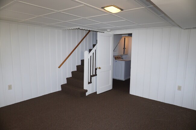 Building Photo - 137 Riverthorn Rd