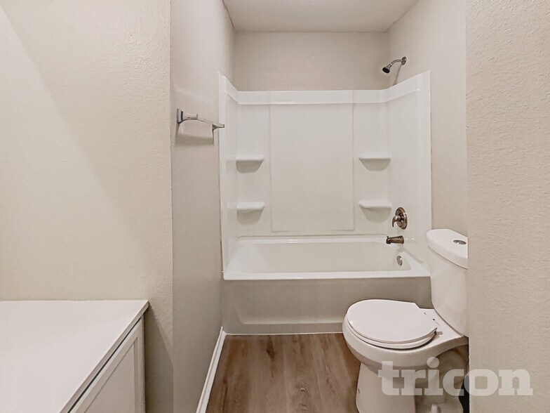 Building Photo - 4704 Provence Dr