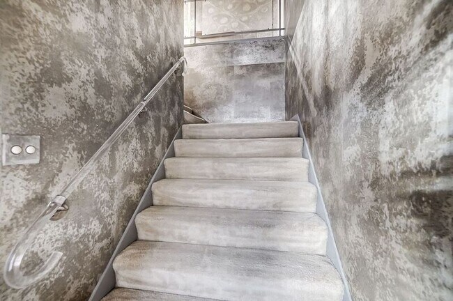 Building Photo - 2881 Observatory Ave