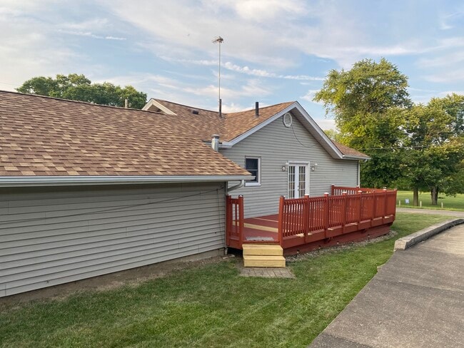 Building Photo - 2617 Maple Ave NE