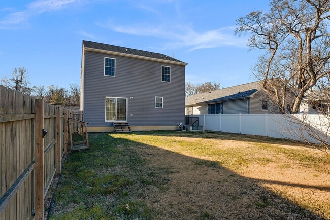 Building Photo - Beautiful 4br 2.5ba with huge basement and garage in Edgemere