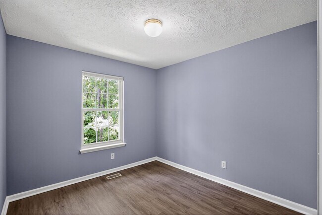 Building Photo - 3 Bedroom Townhouse King George