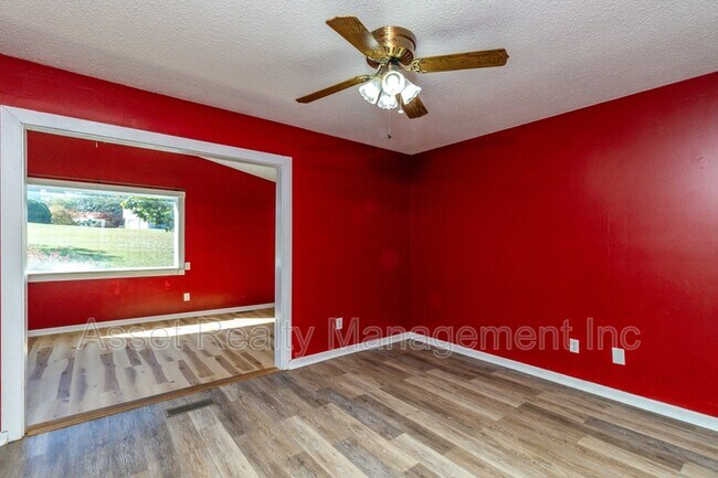 Building Photo - 1817 Sedgewick Dr