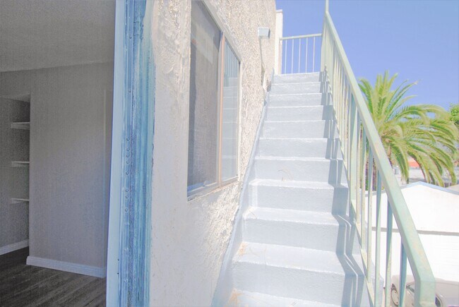 Building Photo - 746 N Eucalyptus Ave